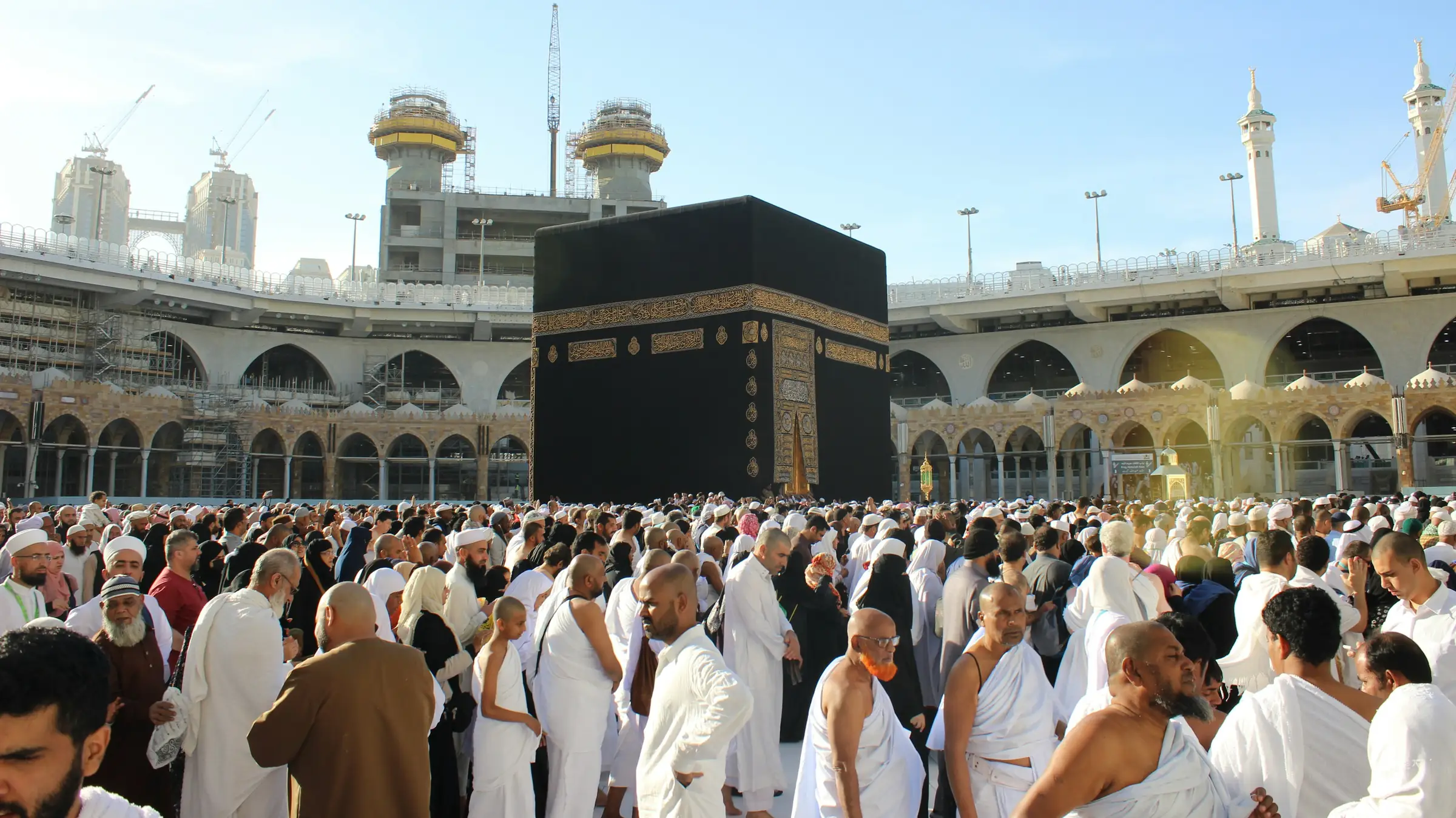 Pilgrims in ihram in the courtyard of Masjid al-Haram